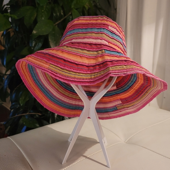 Multi colour sun hat - Picture 1 of 3